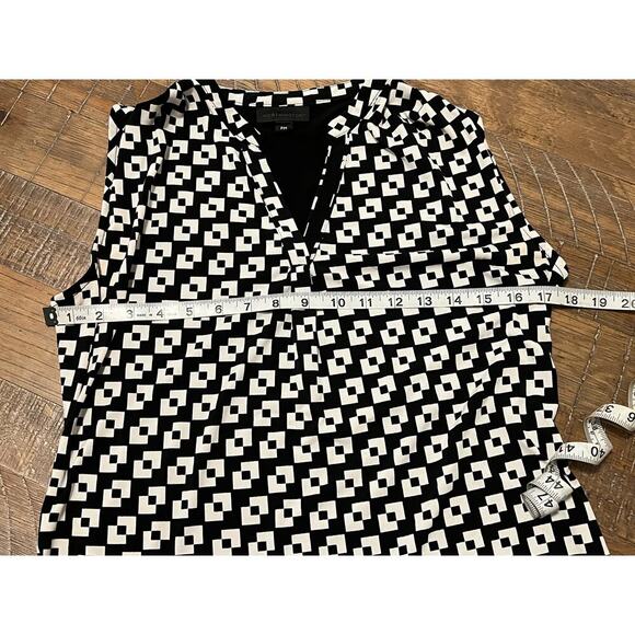 Worthington Petite sleeveless v-neck pleated blouse - Picture 2 of 6